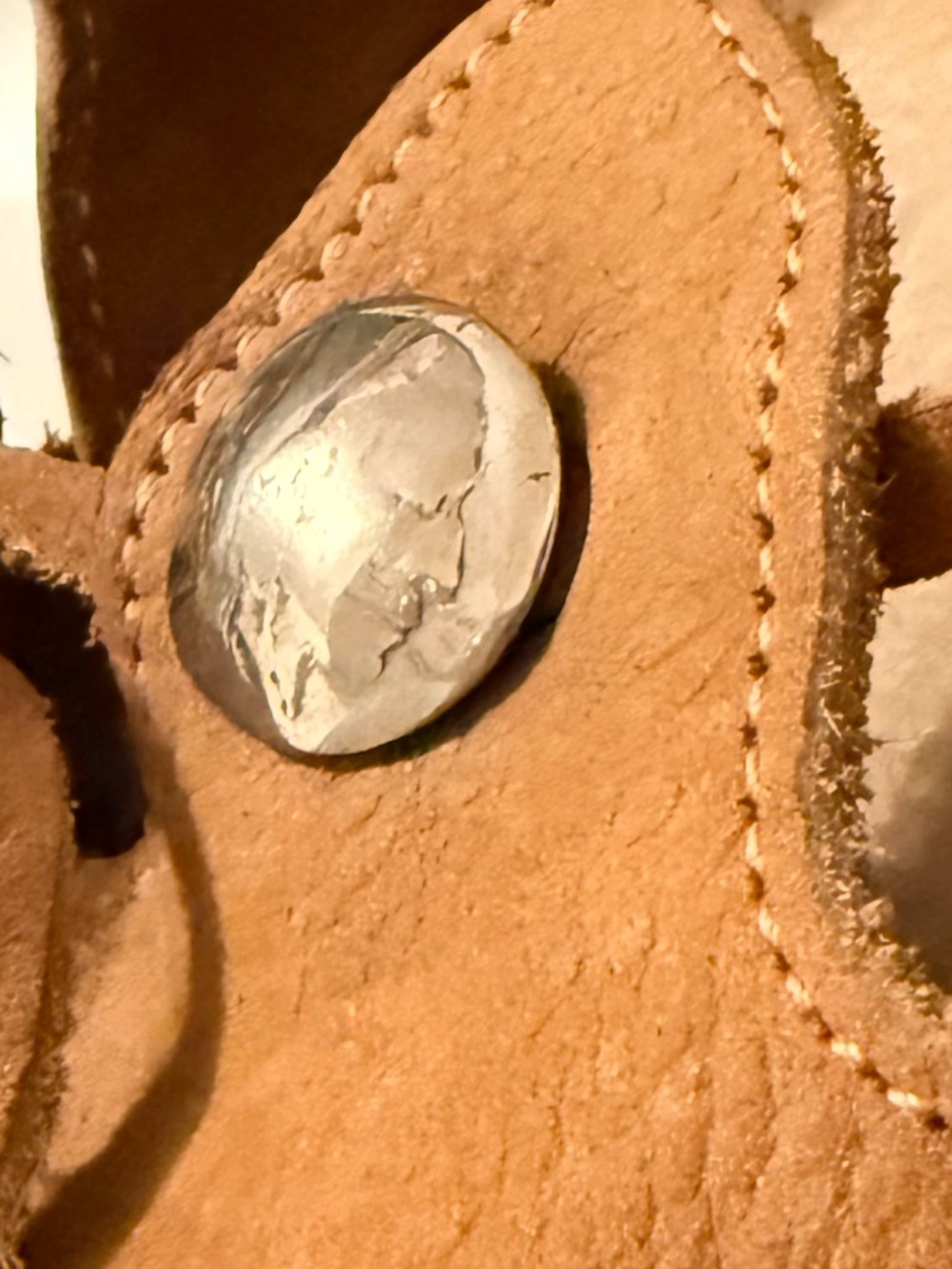 BEAUTIFUL! Wild Soles Suede Leather Moccasin Shoe w/Buffalo Head Nickel Button - Picture 6 of 9